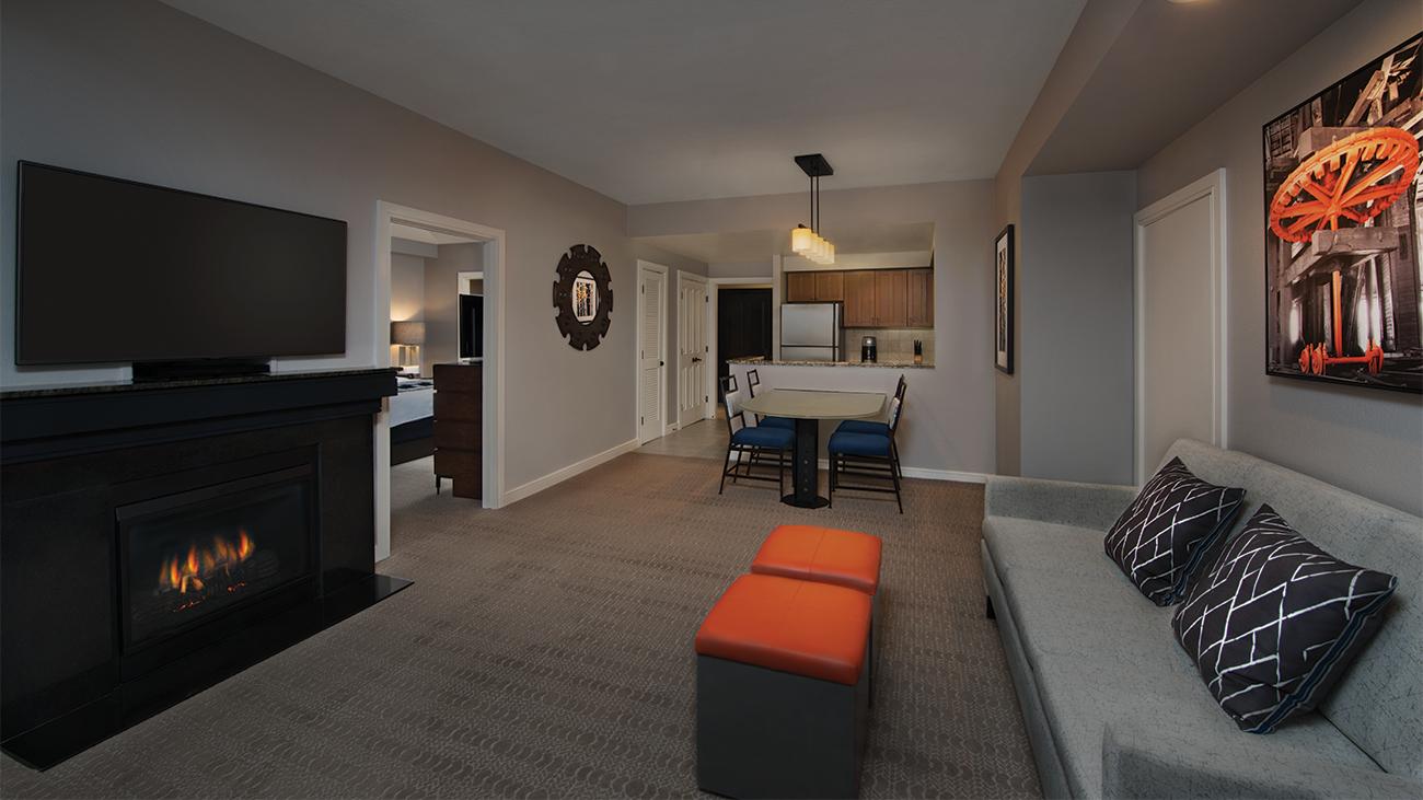 Living and Dining Area (1- or 2-Bedroom Villa)